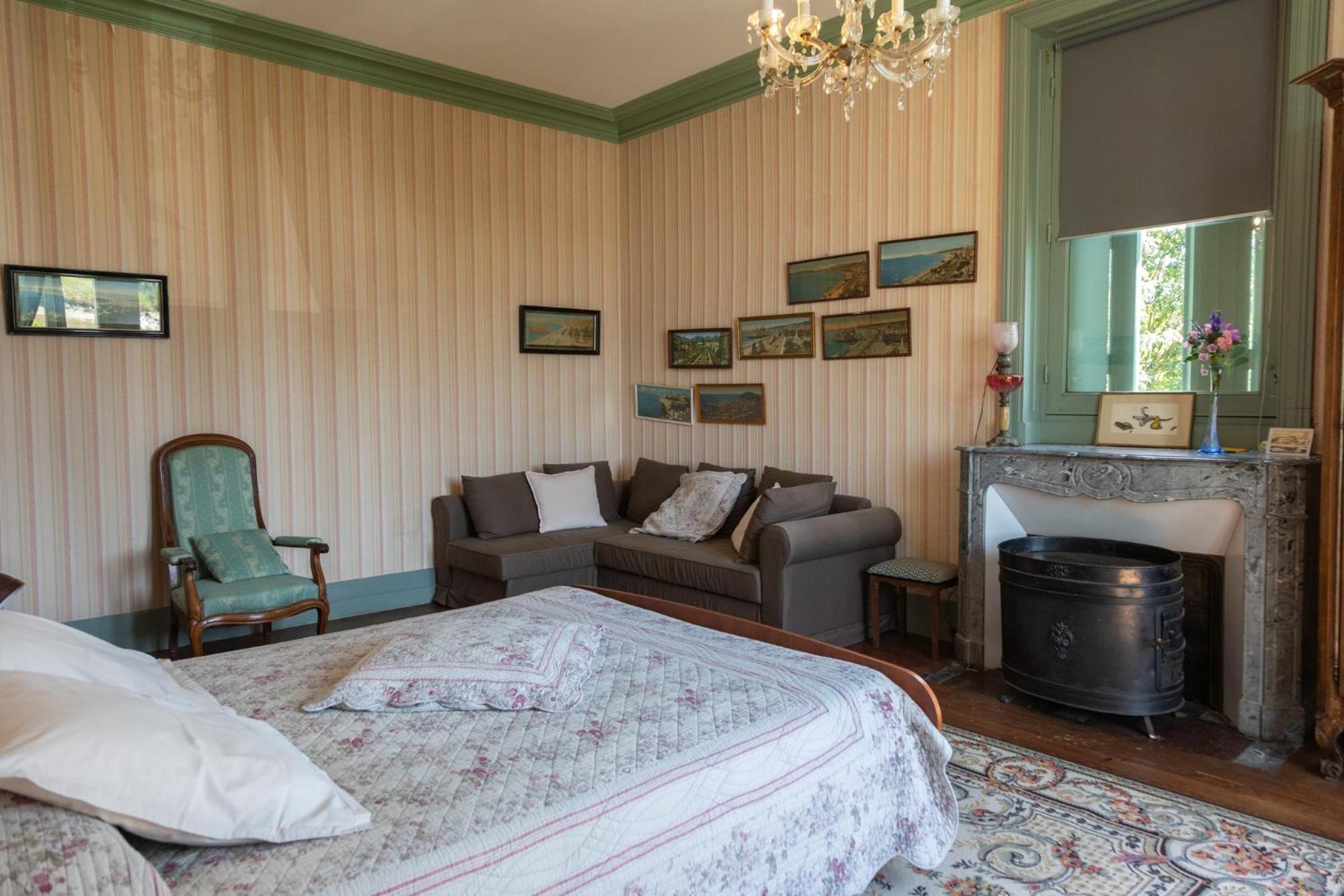 Le Domaine Du Meunier Hotel Mortagne-sur-Gironde Exterior photo